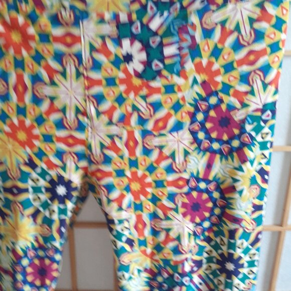 LULAROE LEGGINGS STRETCH BANDED MULTICOLOR KALEIDOSCOPE WOMENS SIZE TALL & CURVY - Picture 2 of 4